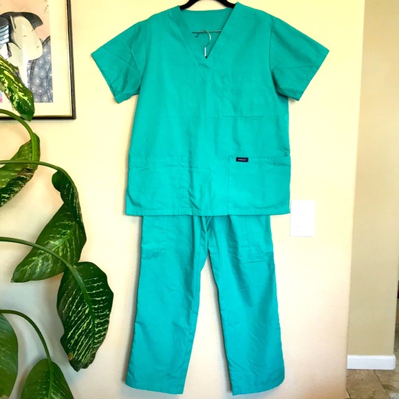 Green scrub set - Picture 2 of 12